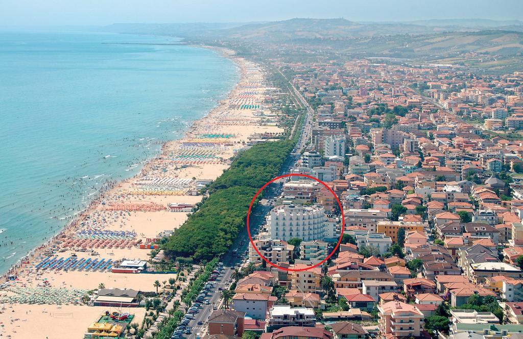 Hotel Lido Alba Adriatica Exterior foto