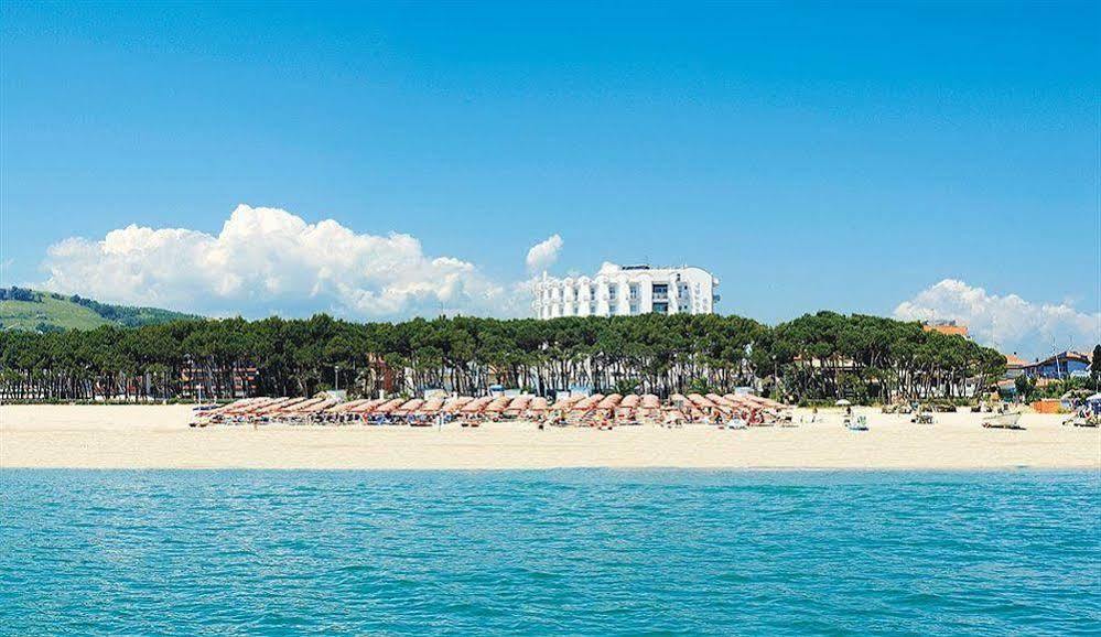 Hotel Lido Alba Adriatica Exterior foto